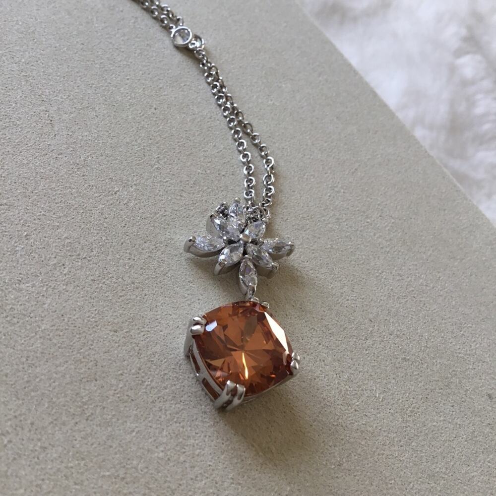 Yellow Crystal with Flower Interlocking Necklace - Picture 3 of 6